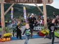 Ambiance et joie sous l'arche des Templiers